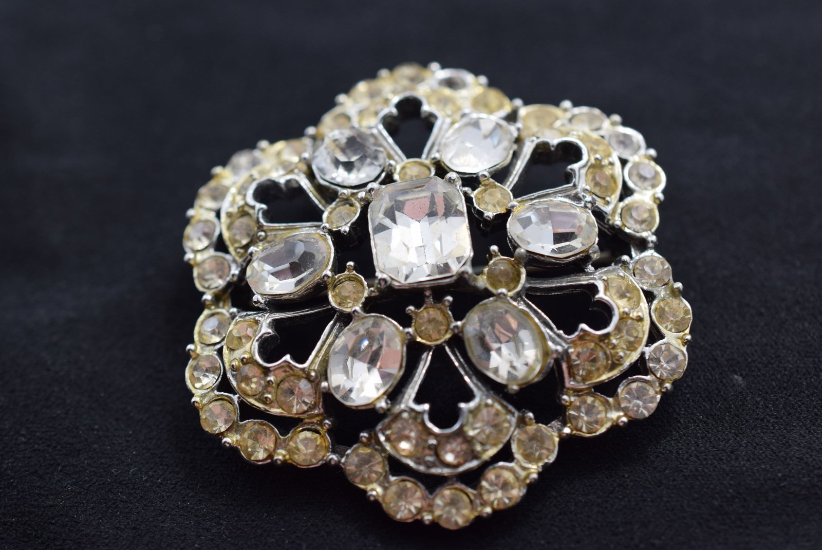 2" Rhinestone Brooch Pin 1950's Vintage Lot # JM 1138: 2" Rhinestone Brooch Pin 1950's Vintage