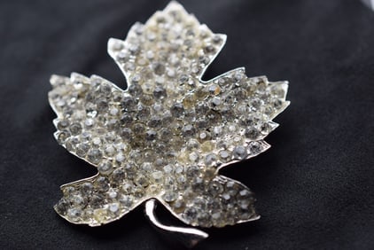 Rhinestone Filled 1940's Vintage Maple Leaf Brooch Pin Lot# DG 1151 (1 of 2)