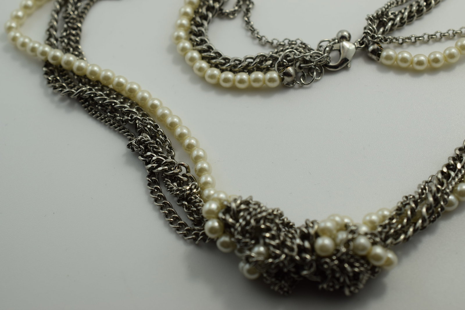 Faux Pearls and chains Necklace 42" Vintage Lot # JM 1152: Faux Pearls and chains Necklace 42" Vintage