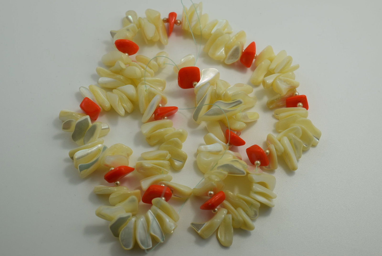 20" Mother Pearl Necklace needs clasp Vintage Lot # JM 1154 (1 of 2)