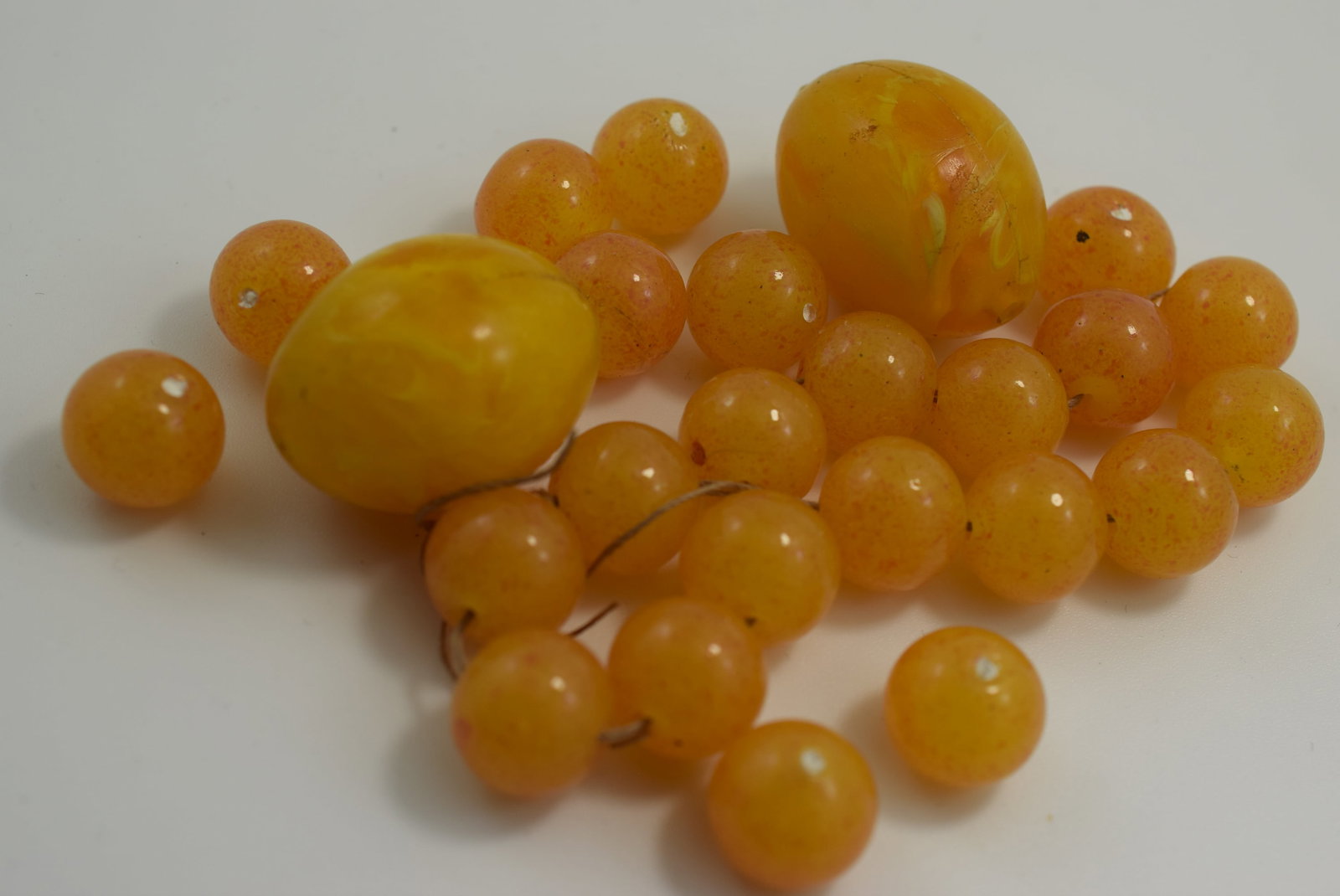 Art Glass Beads to restring two large Centers synthetic Vintage Lot # JM 1163: Art Glass Beads to restring two large Centers synthetic Vintage
