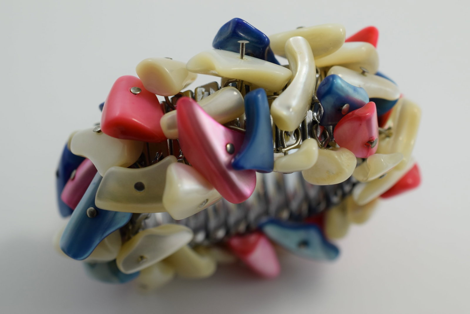 Mother Pearl Stretch Bracelet Vintage Lot # JM 1171 (1 of 2)