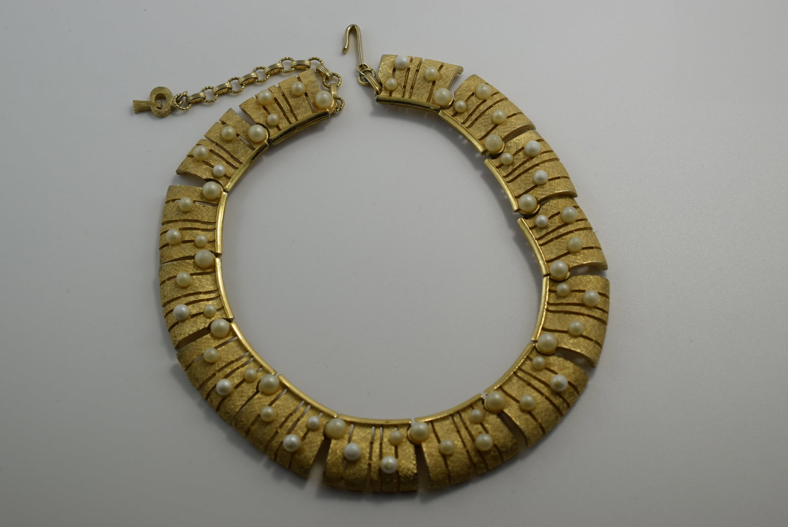 Brushed Goltone Faux Pearl Pierre Necklace 1940's 16" Vintage Lot # JM 1195: Brushed Goltone Faux Pearl Pierre Necklace 1940's 16" Vintage