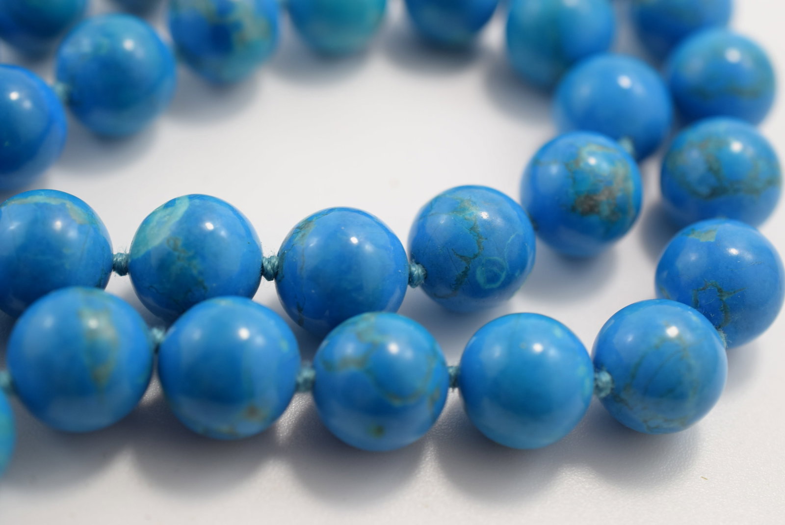 27" Knotted Stone Blue Necklace Vintage Lot # JM 1203: 27" Knotted Stone Blue Necklace Vintage