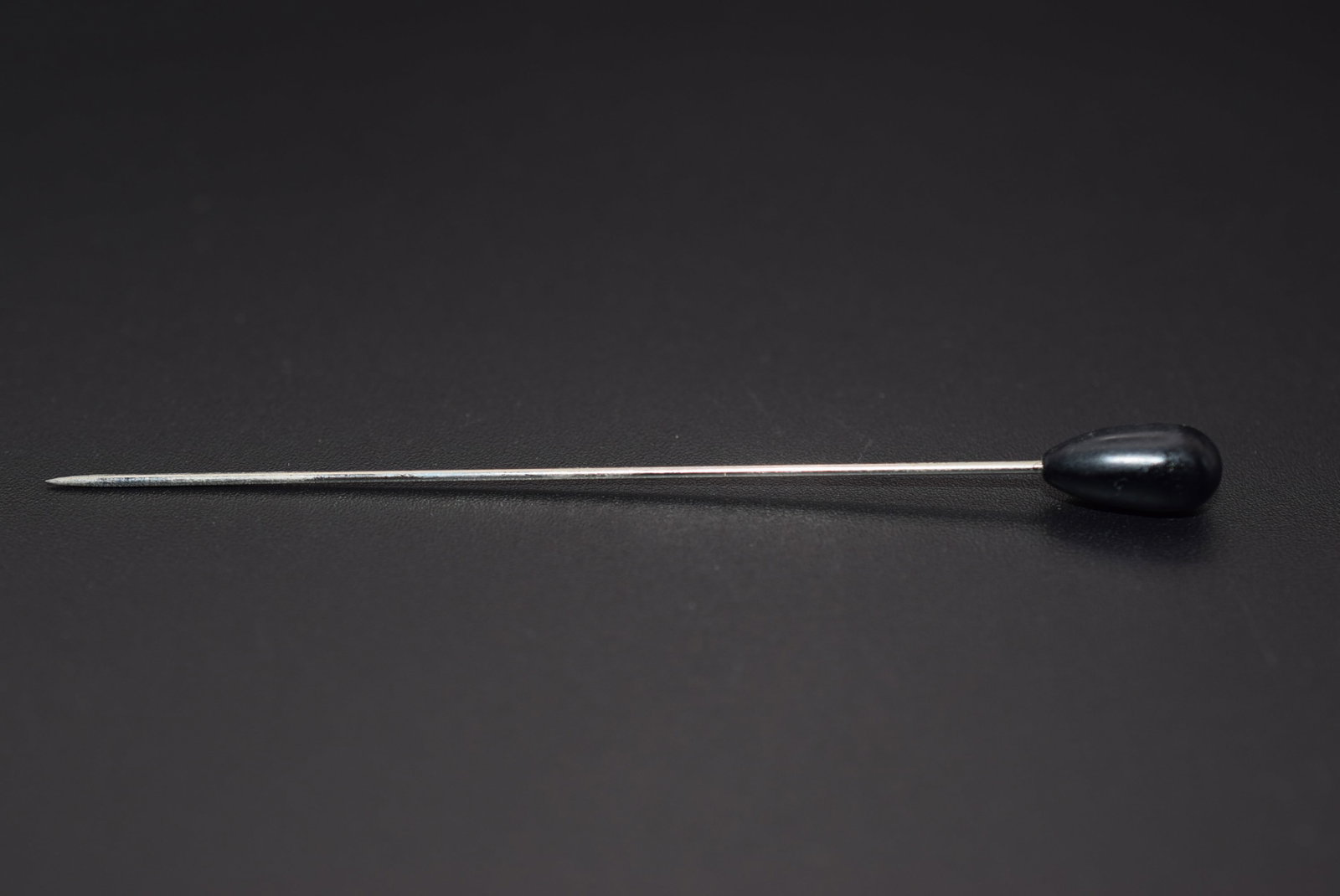 Black Pearl Resin Top Hat Pin Edwardian Vintage Hatpin Lot 1236: Black Pearl Resin Top Hat Pin Edwardian Vintage measures 3 1/4" long pearl 5/8" long