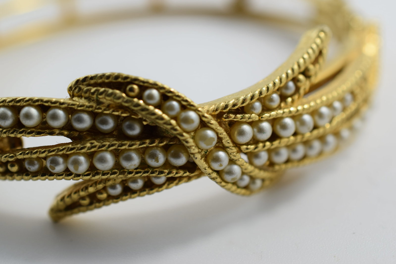 Seed Pearl Bracelet Safety Chain Vintage Lot # JM 1240: Seed Pearl Bracelet Safety Chain Vintage Clasp needs replacement part of the tab for clipping closed missing