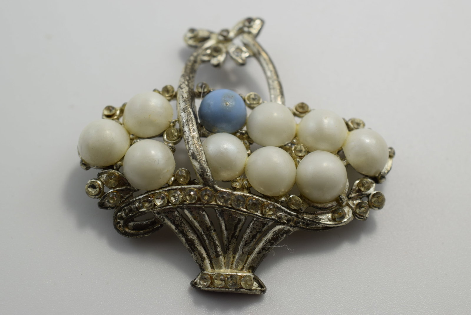 Rhinestone Basket Brooch Pin Early 1940's Vintage Lot # JM 1243: Rhinestone Basket Brooch Pin Early 1940's Vintage 2 1/2"