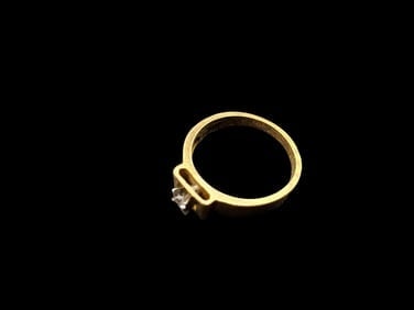 Alloy Ring size 6 3/4 .lot#21: Alloy Ring Size 6 3/4 signed inside ALLOY and has a makers mark looks just like real gold and diamond !! would fool anyone !