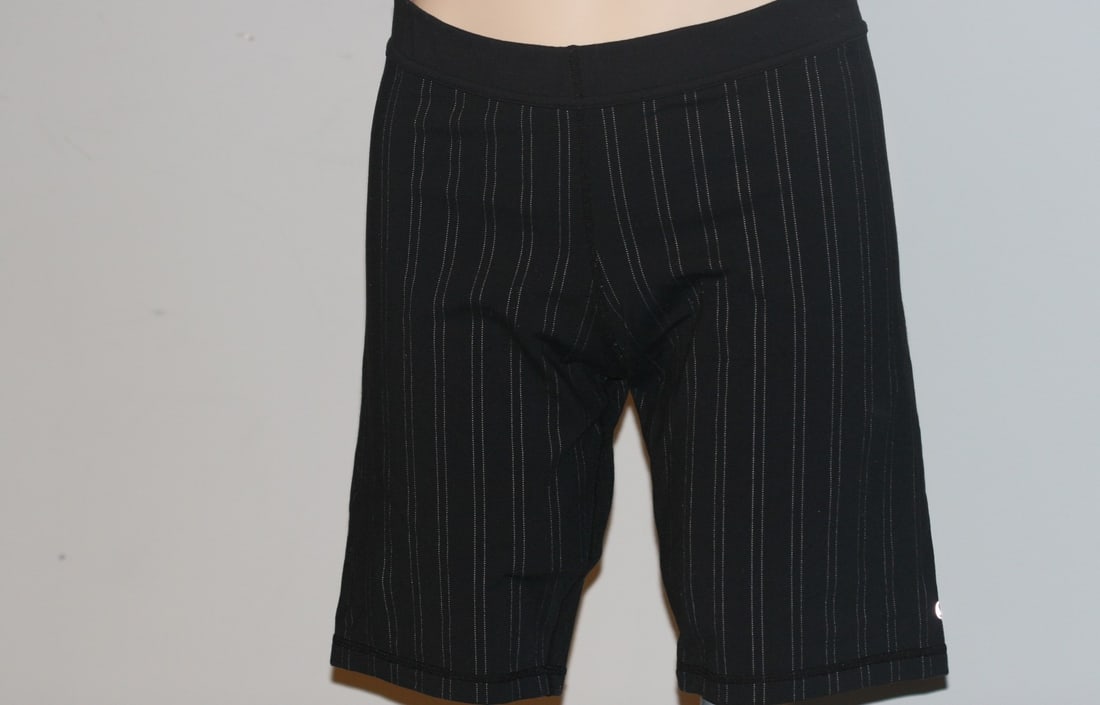 LULU LEMON shorts Black Size 10 Medium .lot#37 (1 of 4)