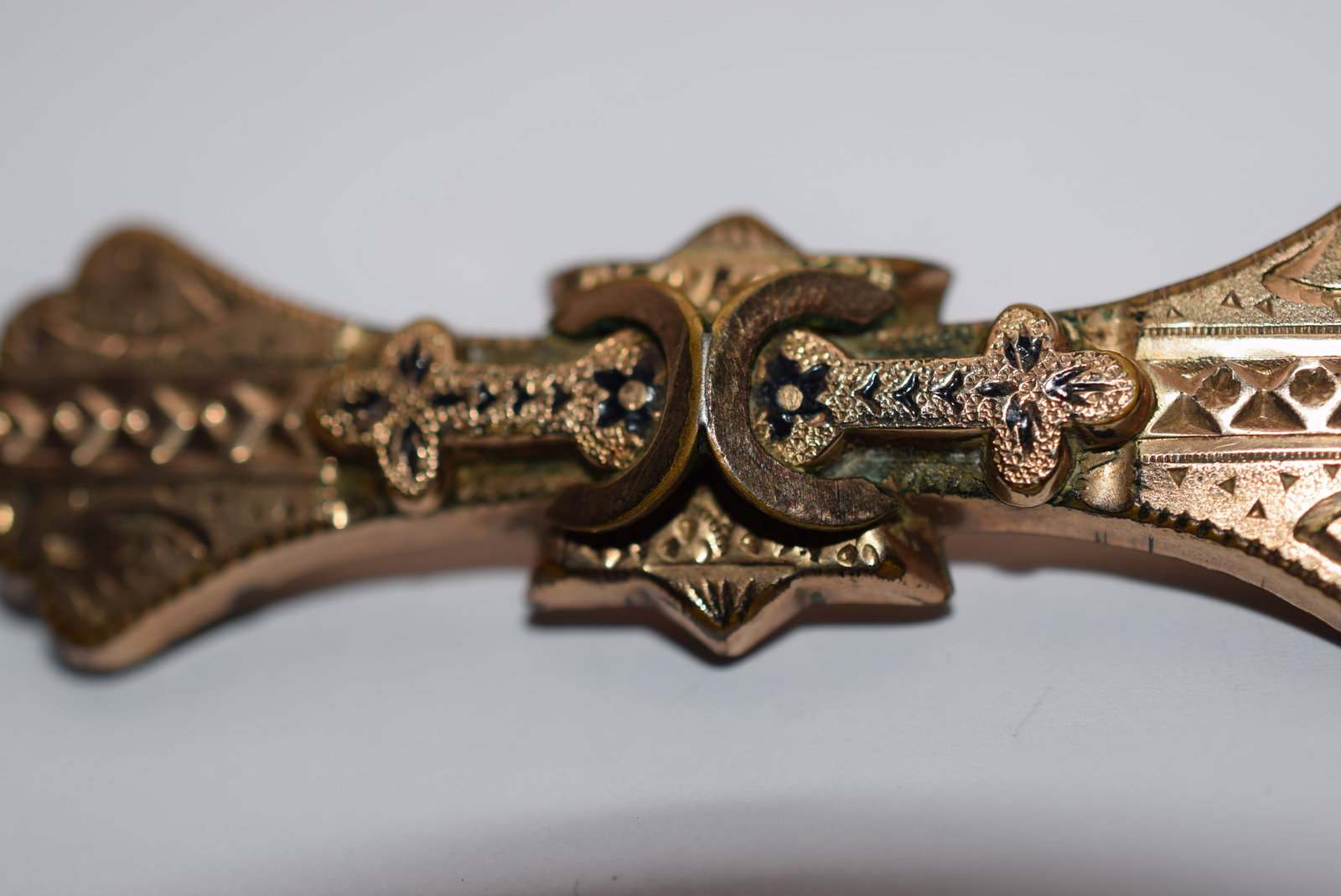 Victorian Intricate Bar Brooch Pin Beauty Vintage Lot EH 45: Victorian Intricate Bar Brooch Pin Beauty Vintage measures 2 1/2" x 3/4"