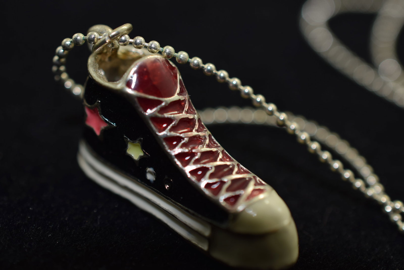 Converse type Running Shoe Enamel BFF Necklace Vintage Lot # KN 48 (1 of 2)