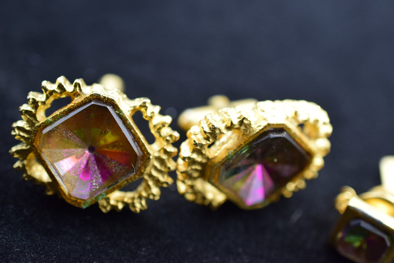 1970's Rivoli Volcano Cufflinks and Matching Tie Tack Vintage Lot # KN 49 (1 of 3)