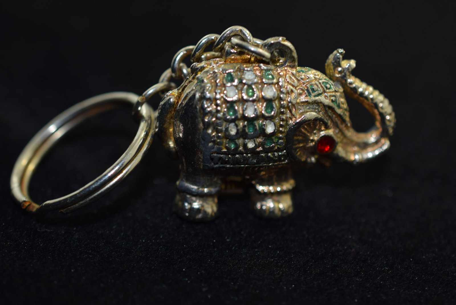 Lucky Trunk Up Elephant Key Chain Vintage Lot # KN 52 (1 of 2)