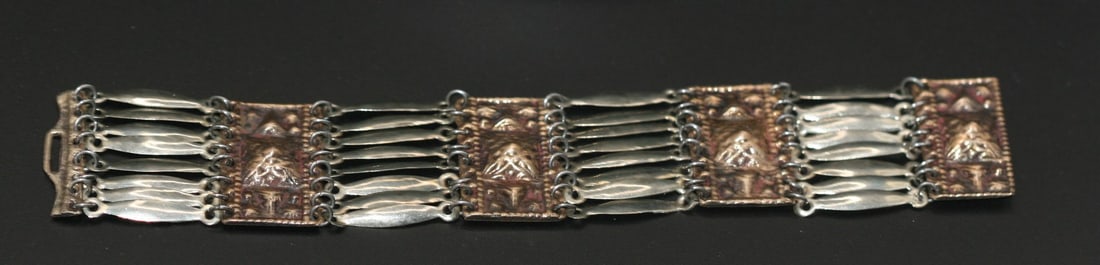Silver plate bracelet with sterling clasp .lot#56: Silver plate bracelet with sterling clasp measures 7 1/2" x 1 1/8"