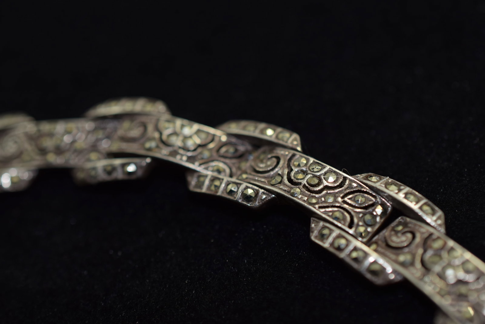 Sterling thick Silver 925 Old Marcasite Bracelet 28 grams 7 1/2x5/8" Vintage Lot # KN 77: Sterling thick Silver 925 Old Marcasite Bracelet 28 grams 7 1/2x5/8" Vintage with working safety chain