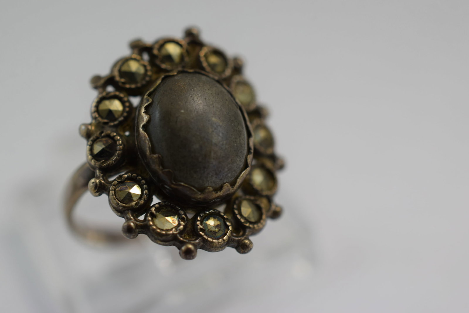 Edwardian Marcasite Labradorite Blue Under Light Sterling Silver 925 Ring Size 4.75 Lot # KN 89: Edwardian Marcasite Labradorite tinges Blue Under Light Sterling Silver 925 Ring Size 4.75 Vintage