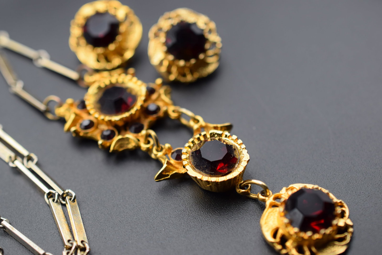 Vintage Necklace and Clip Earrings Red Rhinestone Set Lot HK 102: Vintage Necklace and Clip Earrings Red Rhinestone Set