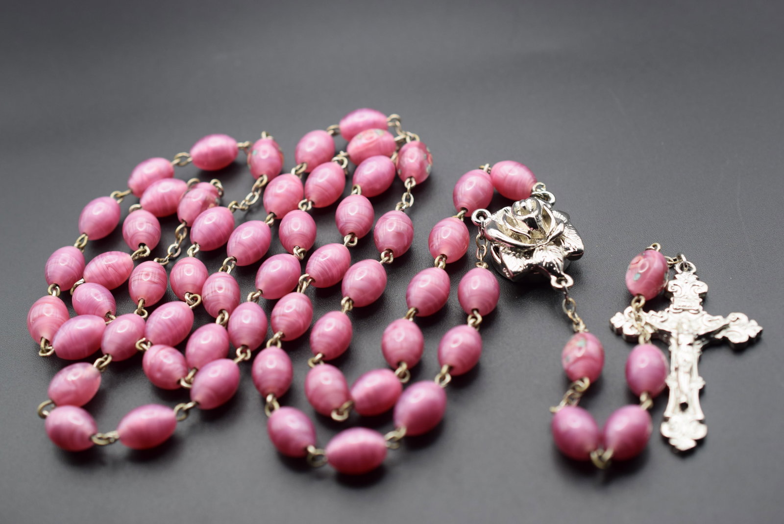 Vintage Rosary 28" Hanging Length Rose Locket Center Lot HK 108: Vintage Rosary 28" Hanging Length has a rose scented sponge inside the openable rose !!
