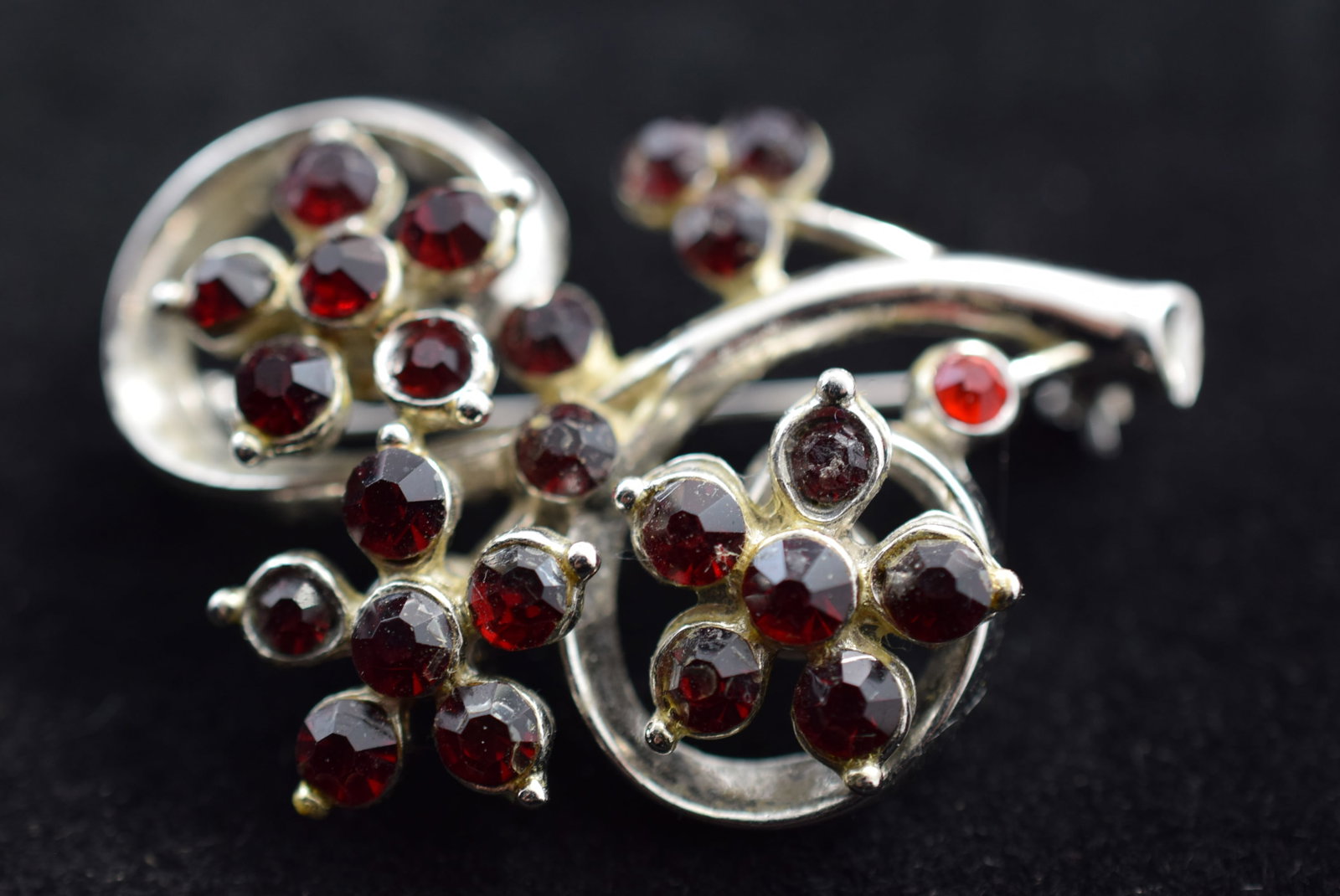 Red Rhinestone Flower Brooch Pin 2" Vintage Lot # KN 109: Red Rhinestone Flower Brooch Pin 2" Vintage
