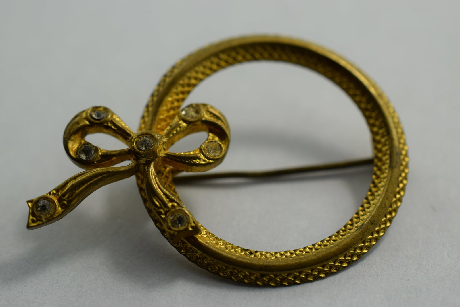 Edwardian Bow Brooch Pin Vintage Lot # KN 132: Edwardian Bow Brooch Pin Vintage 1 1/2"