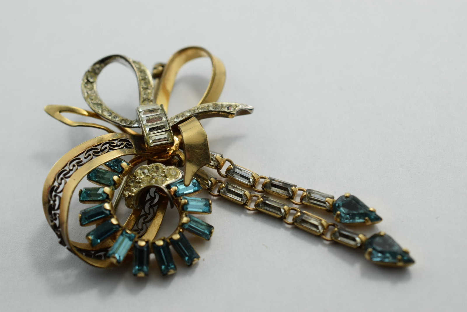 12K Gold Filled CRC Rhinestone Aqua Baguette Brooch Pin 1940's Vintage Lot # KN 133: 12K Gold Filled CRC Rhinestone Aqua Baguette Brooch Pin 1940's Vintage 2 1/2" Very Nice Shape and Filigree