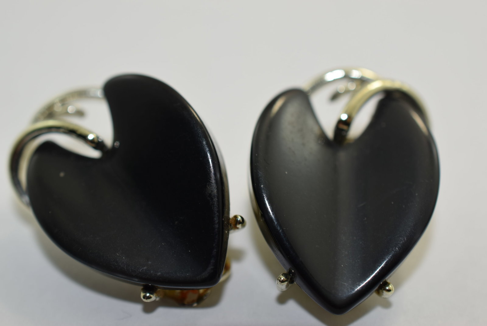 Thermo Clip Earrings Lisner 1940's Vintage Lot # KN 136: Thermo Clip Earrings Lisner 1940's Vintage 1 1/4" unsigned