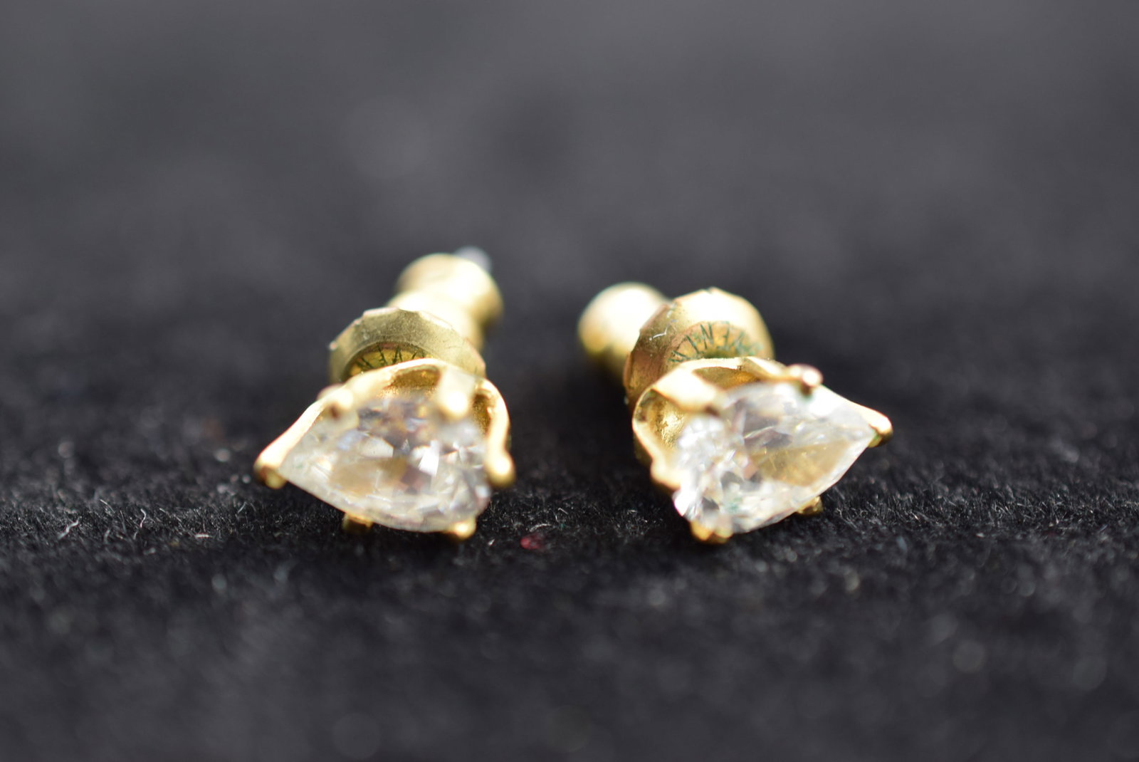 Vintage Earrings Pear CZ Studs Pierced Lot HK 143: Vintage Earrings Pear CZ Studs Pierced