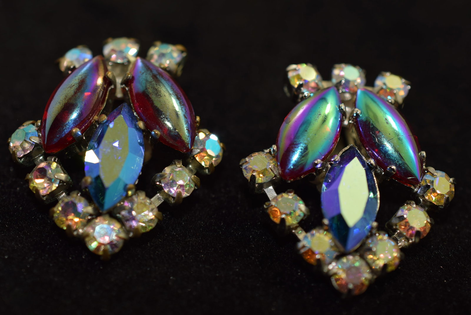 Red Cabochon Rhinestone Clip Earrings 1 3/8" Vintage Lot # KN 159 (1 of 2)