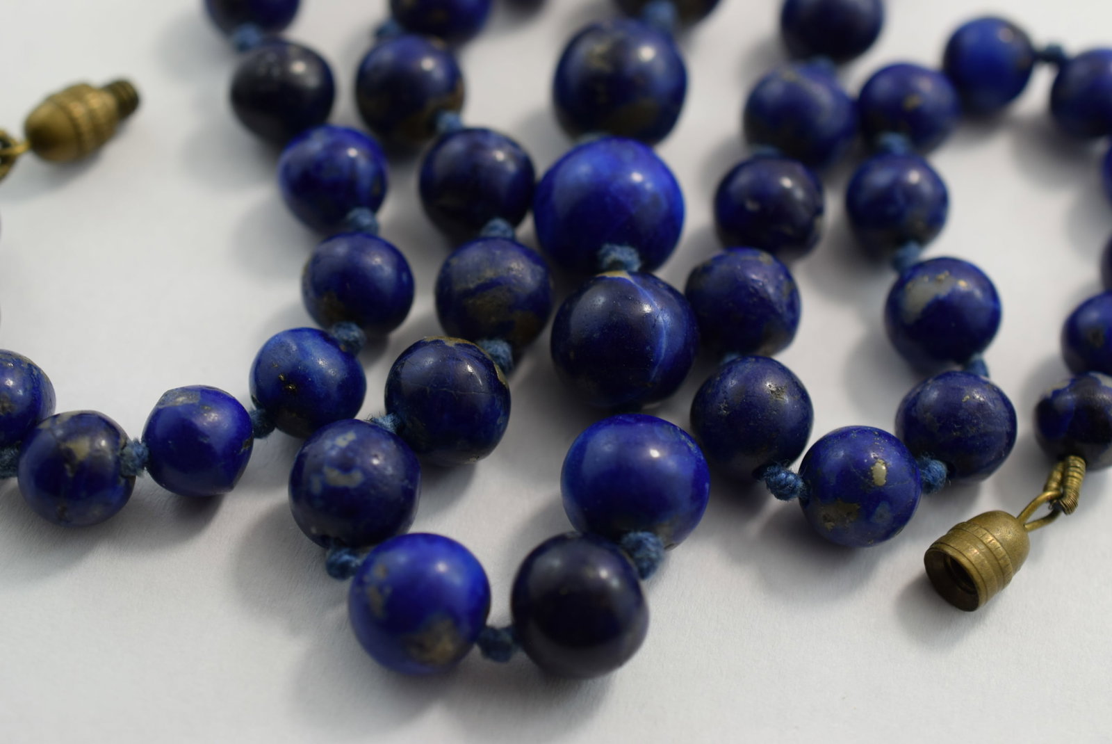 Cobalt Blue Stone Knotted Necklace 19" Vintage Lot # KN 163: Cobalt Blue Stone Knotted Necklace 19" Vintage
