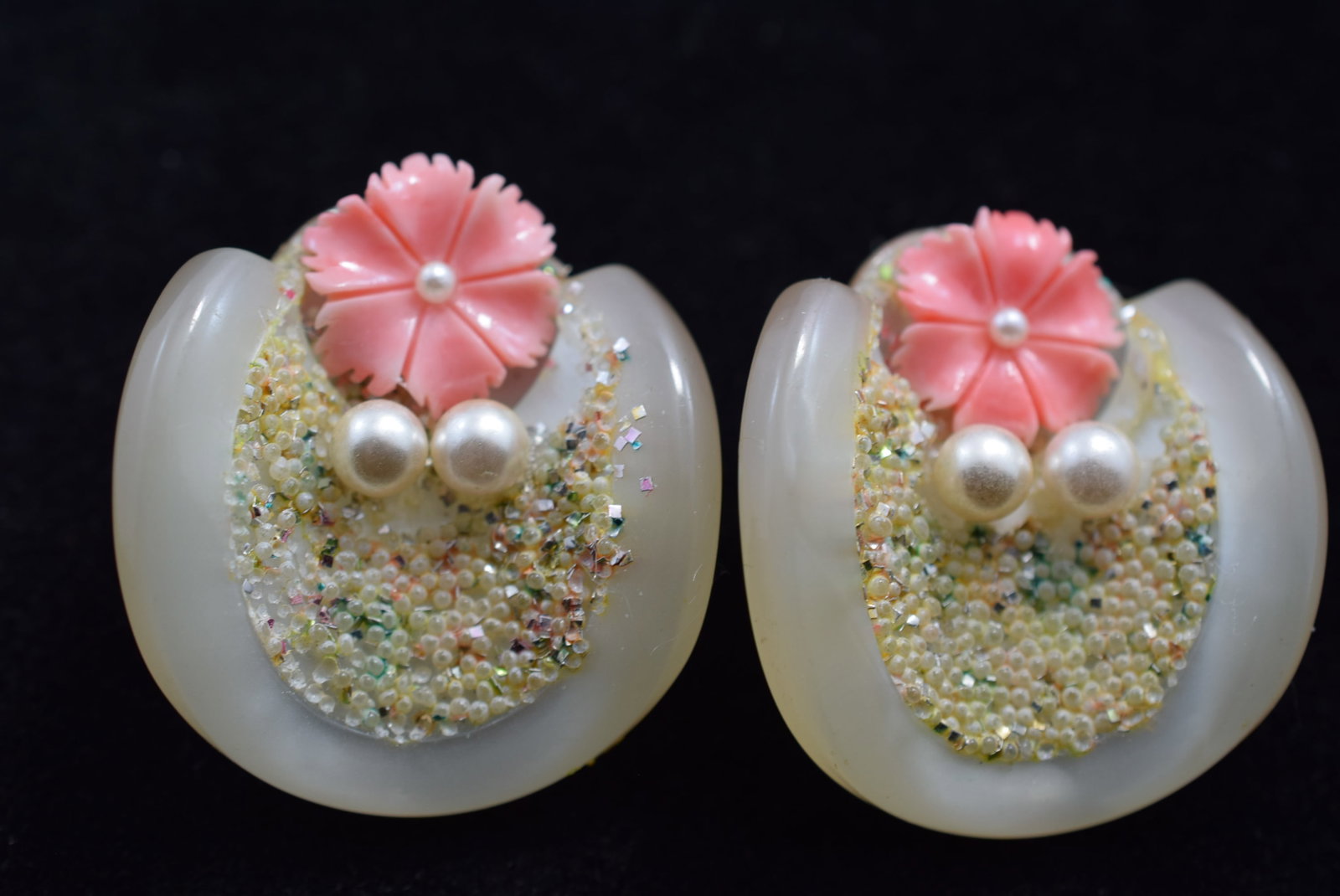 Clip 1940's Earrings 1 3/8" Vintage Lot # KN 174: Clip 1940's Earrings 1 3/8" Vintage