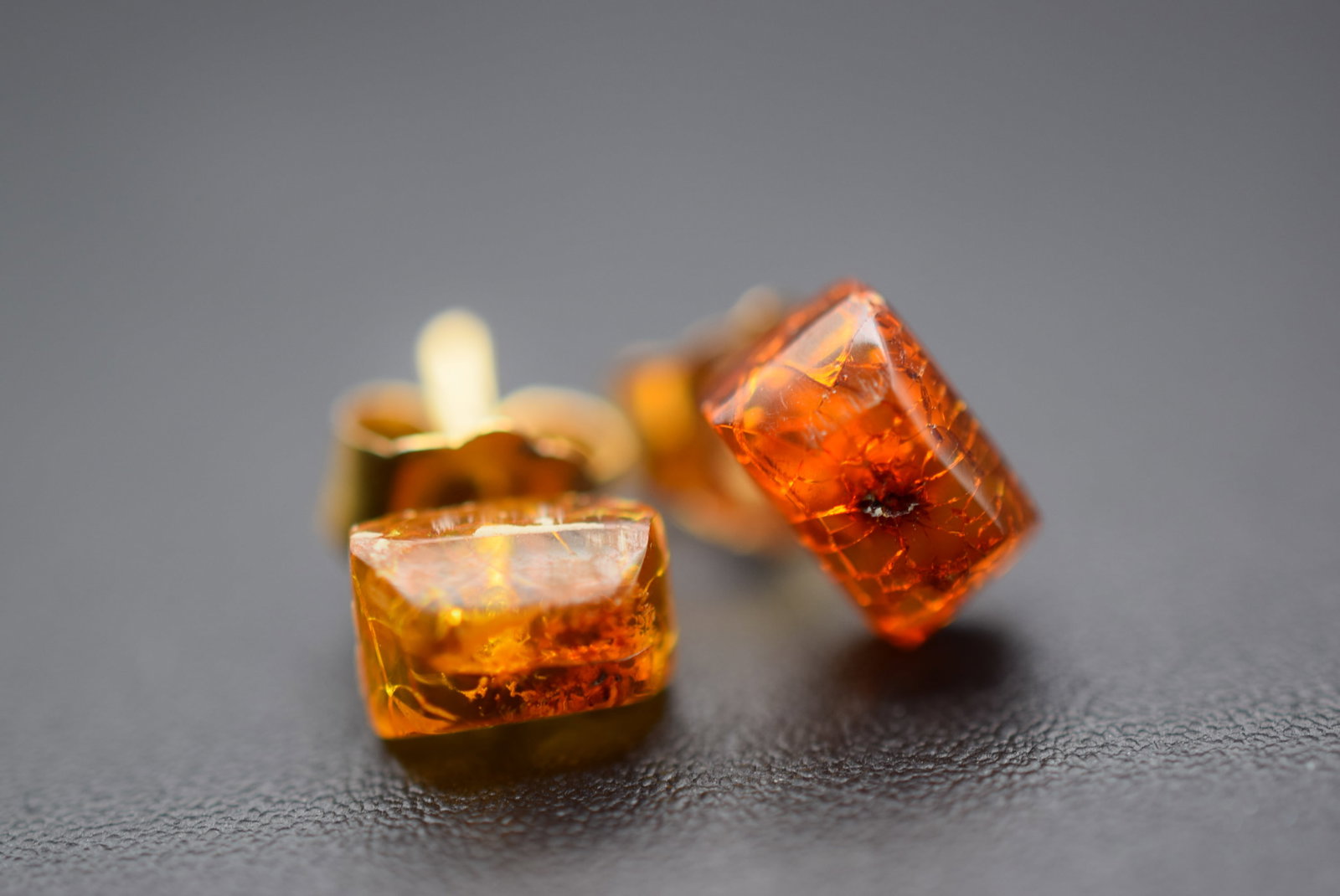 Vintage Earrings Amber Studs Lot HK 185: Vintage Earrings Amber Studs