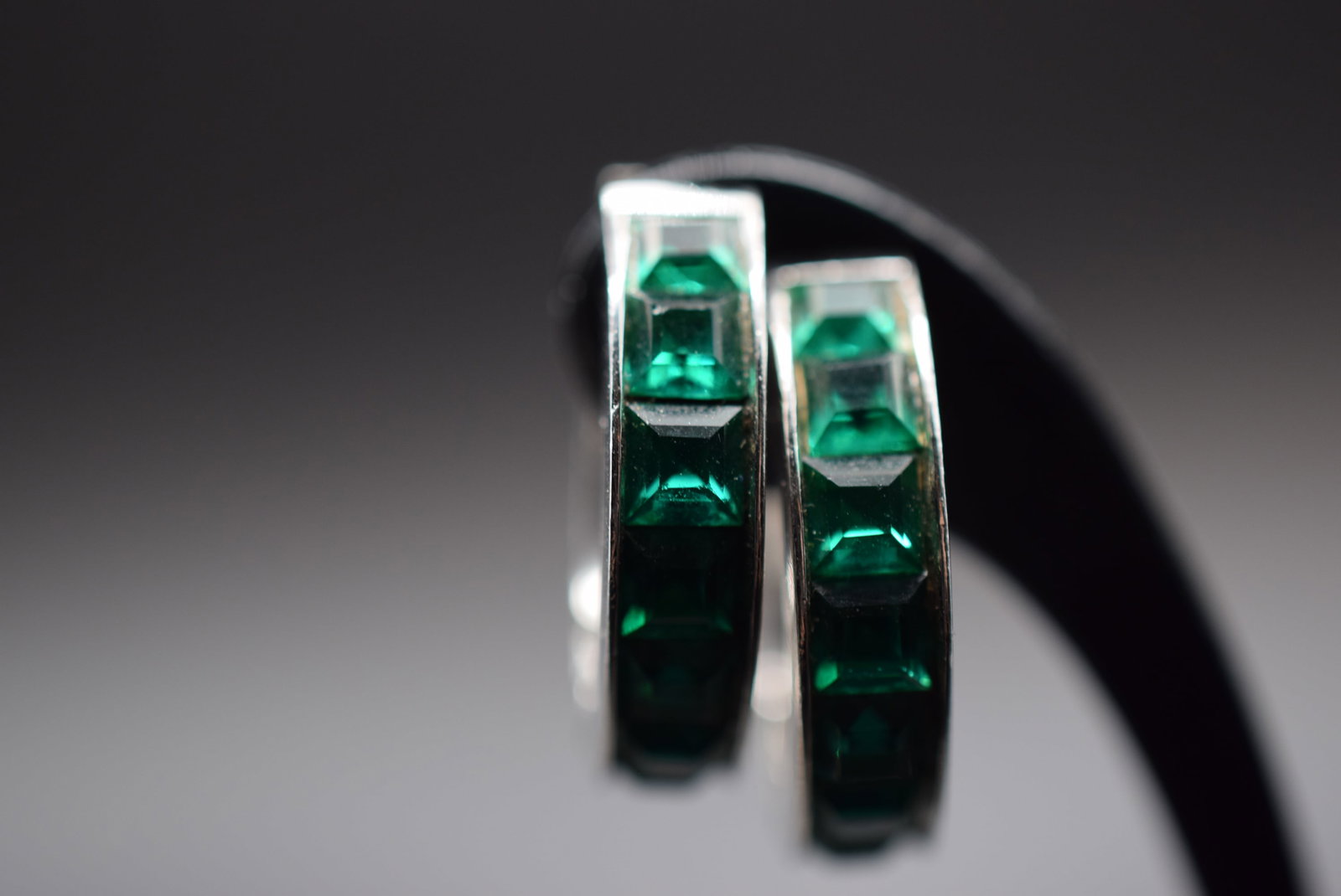 Eternity Clip Emerald Green Rhinestone Vintage Earrings Lot HK 190: Eternity Clip Emerald Green Rhinestone Vintage Earrings