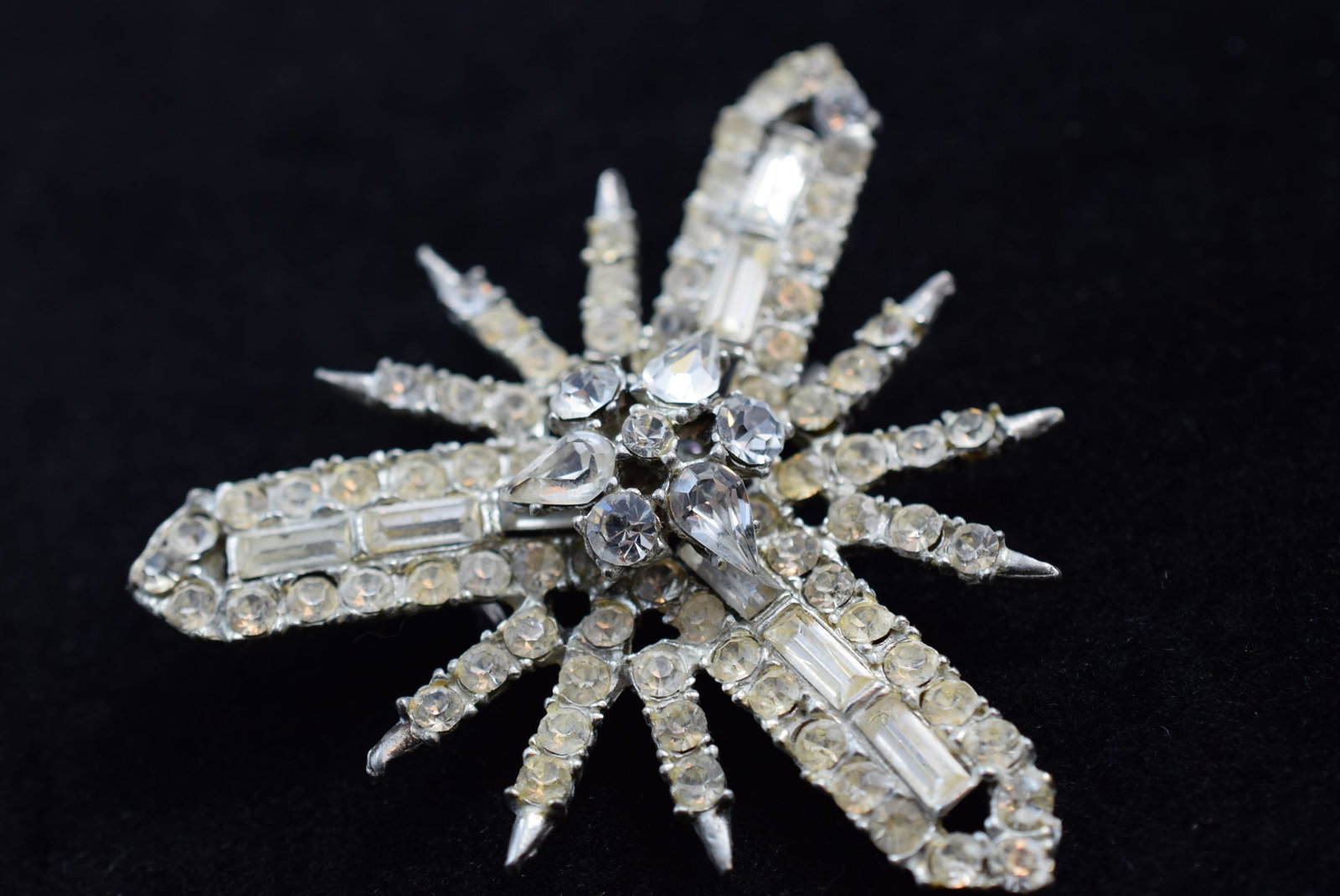Rhinestone Huge Brooch Pin Vintage Lot # KN 196: Rhinestone Huge Brooch Pin Vintage 2 1/2"