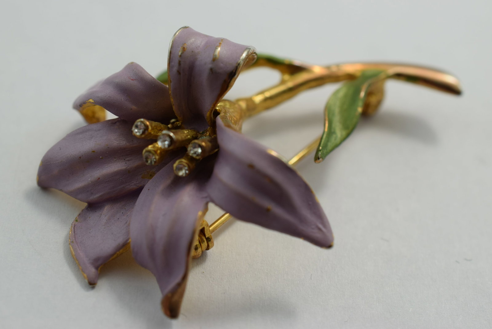 Gorgeous Painted 1940's Flower Thick Nice 2 1/4" Vintage Lot # KN 206: Gorgeous Painted 1940's Flower Thick Nice 2 1/4" Vintage Beauty Nice Quality