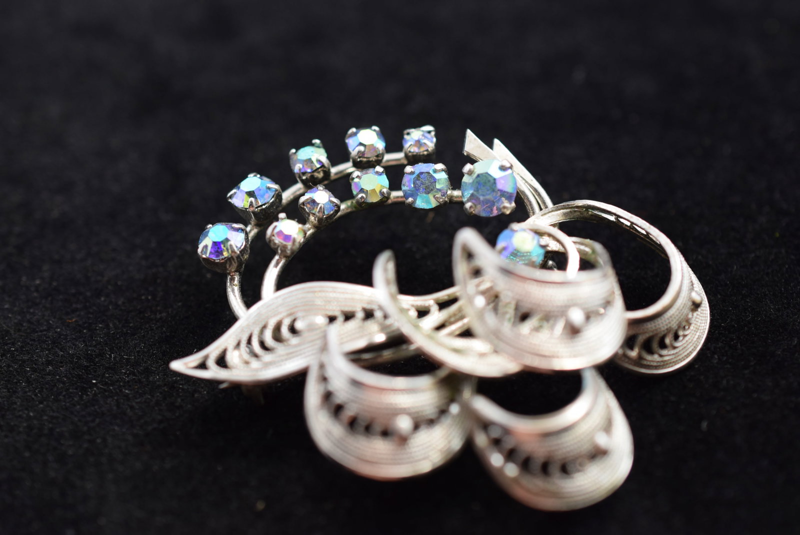 Filigree Brooch Rhinestone Pin 1940's 2 1/8" Vintage Lot # KN 214: Filigree Brooch Rhinestone Pin 1940's 2 1/8" Vintage