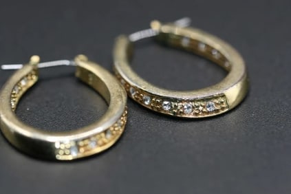 Pierced Rhinestone Earrings .lot#322