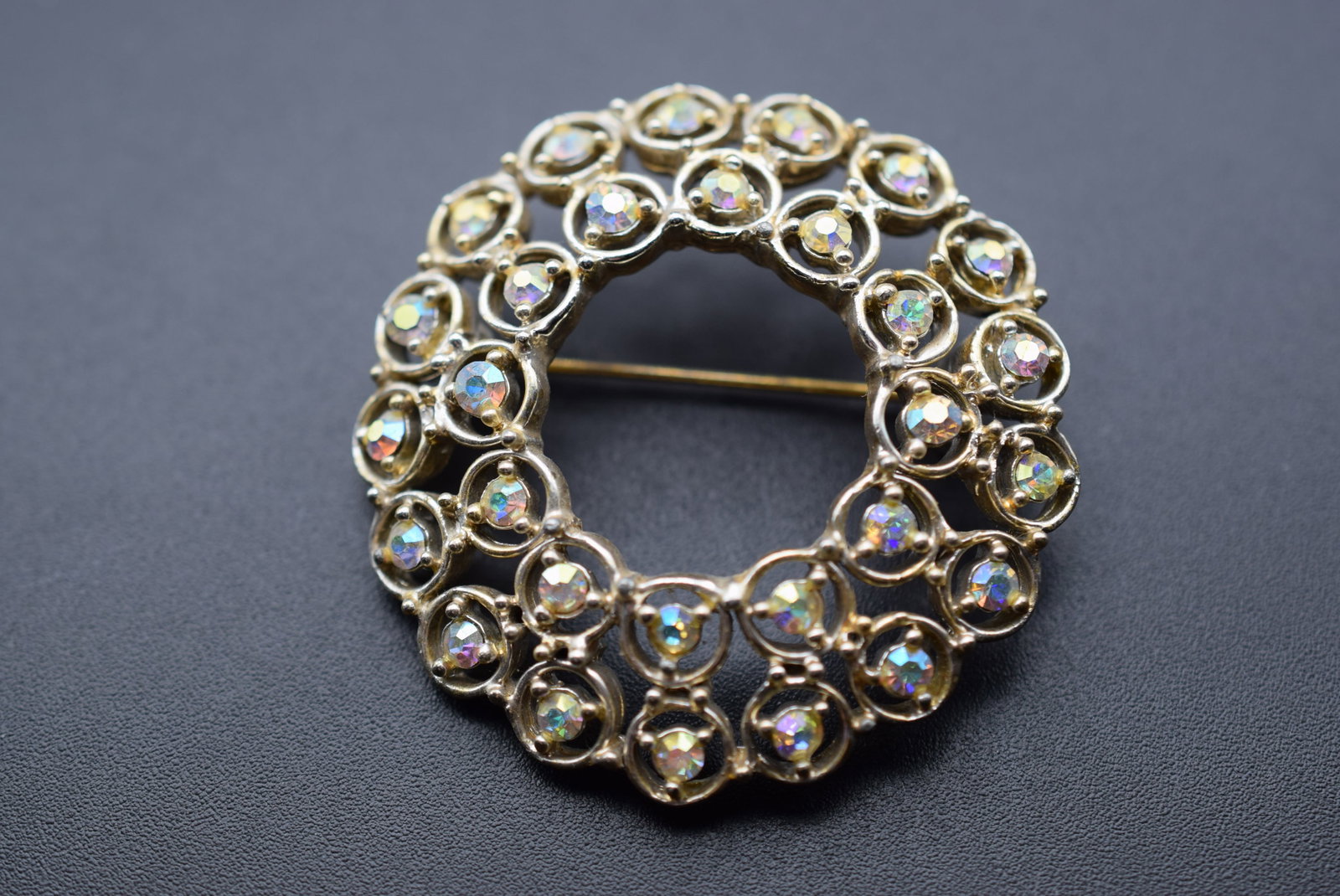 Dodds Rhinestone Brooch Pin Vintage Lot EH 328: Dodds Rhinestone Brooch Pin Vintage measures 1 3/4" in diameter Signed Dodds on the back