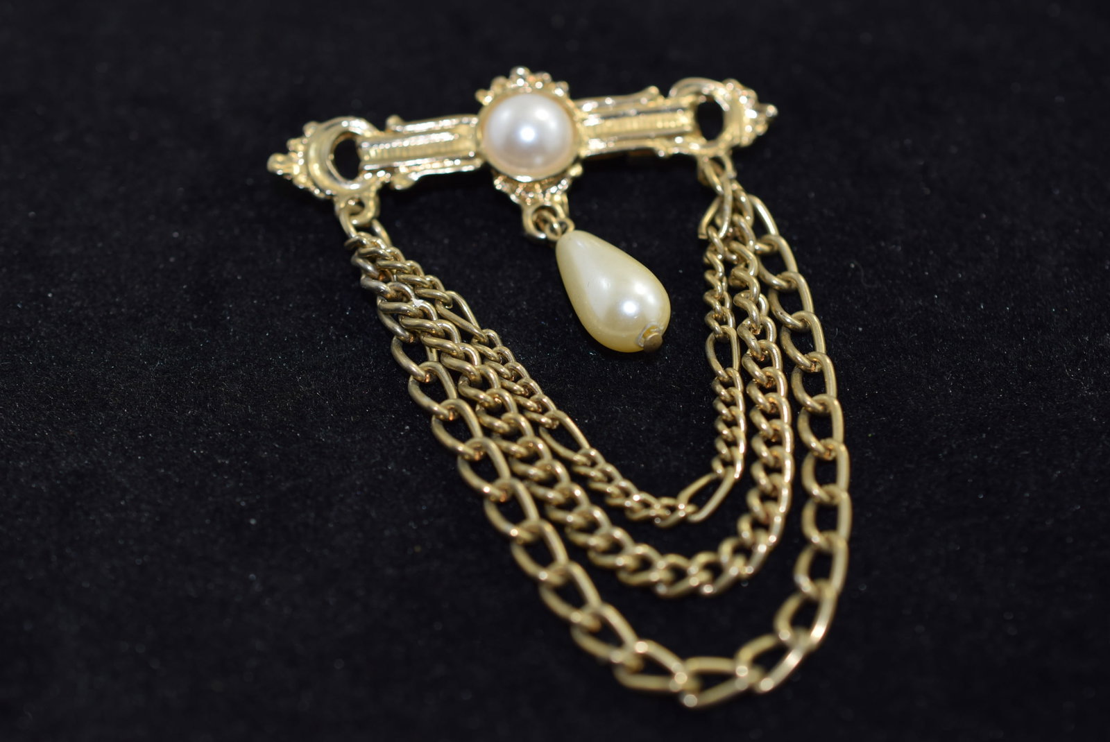 Pearly Chain Dangles Brooch Pin 2" Vintage Lot # KN 348 (1 of 2)
