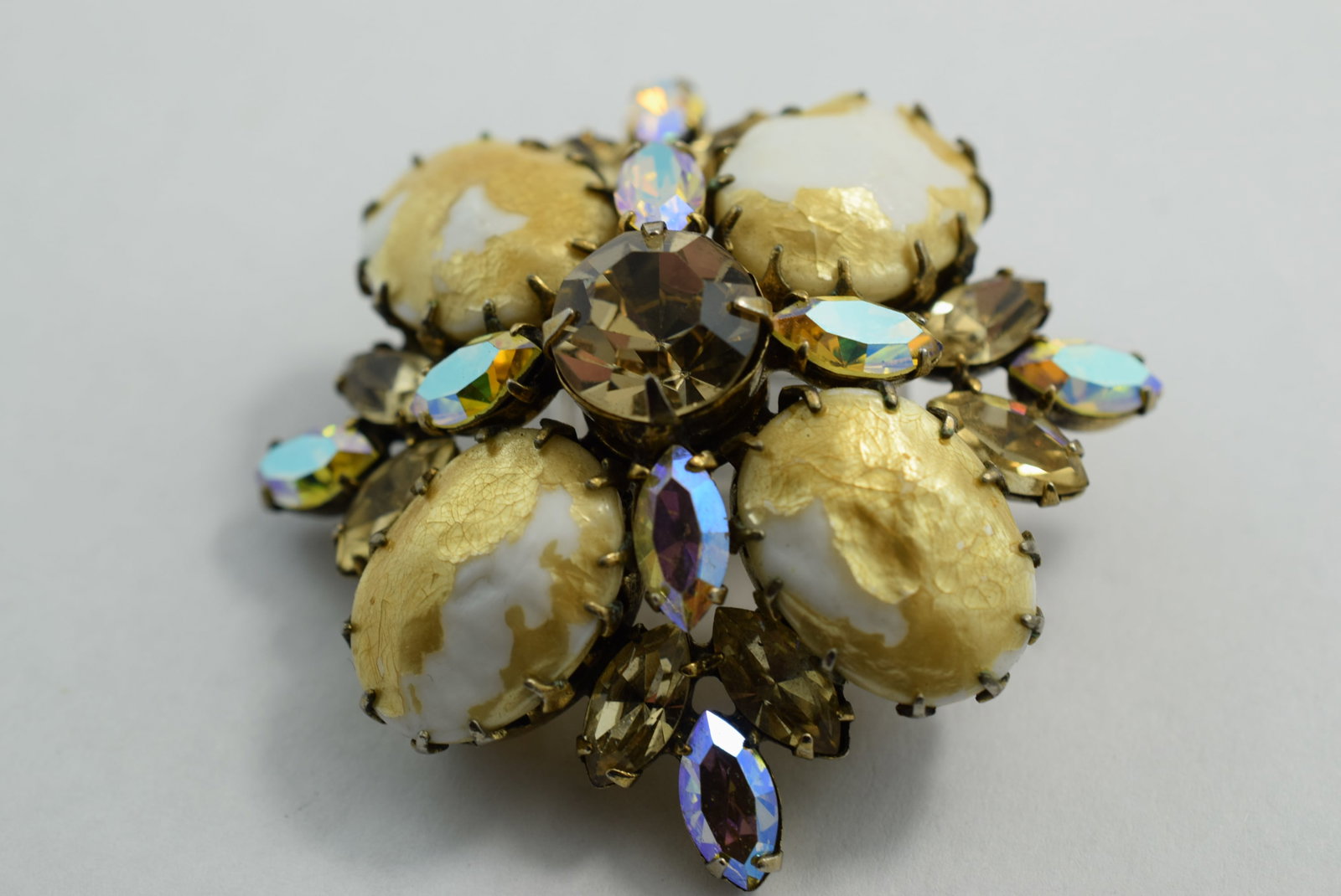Regency 2 1/4" 1940's Signed Rhinestone Brooch Pin Vintage Lot # KN 356: Regency 2 1/4" 1940's Signed Rhinestone Brooch Pin Vintage wear to the baroque Pearl Cabs