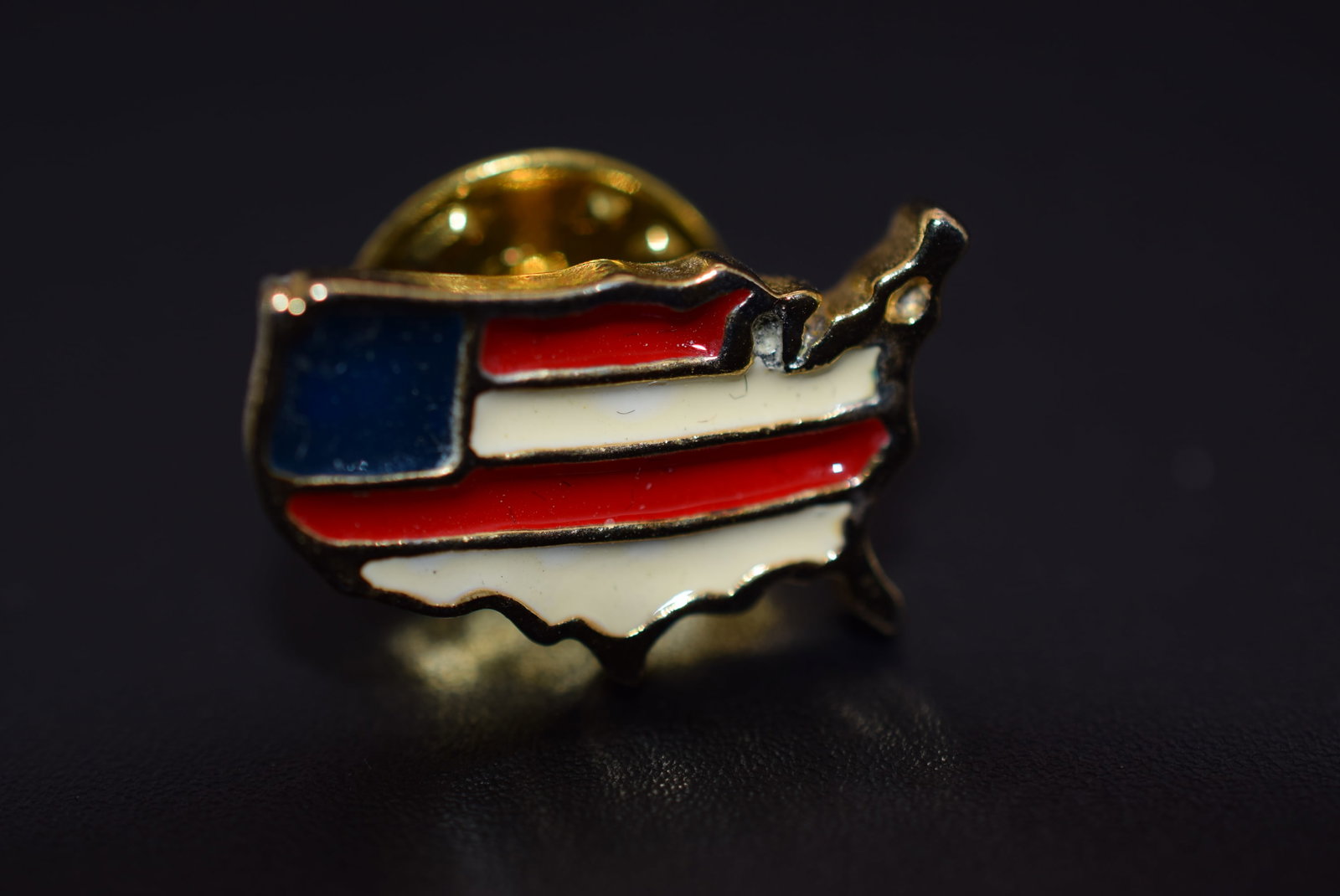 USA America Map Flag Lapel Pin Lot# BE 370: USA America Map Flag Lapel Pin measures 7/8" x 1/2"