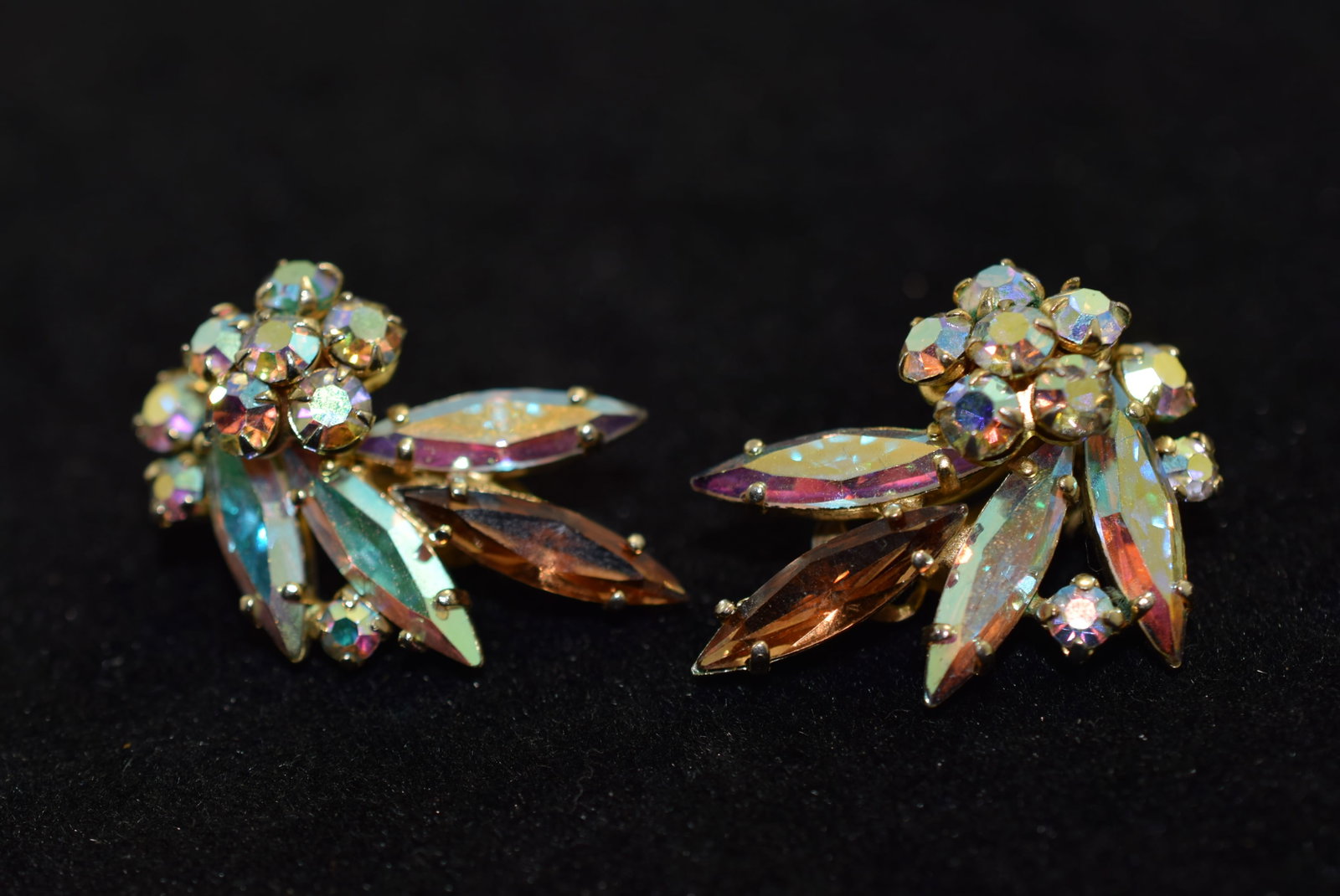 Sherman Clip Earrings 1 1/4" 1940's Signed Vintage Lot # KN 377: Sherman Clip Earrings 1 1/4" 1940's Signed Vintage