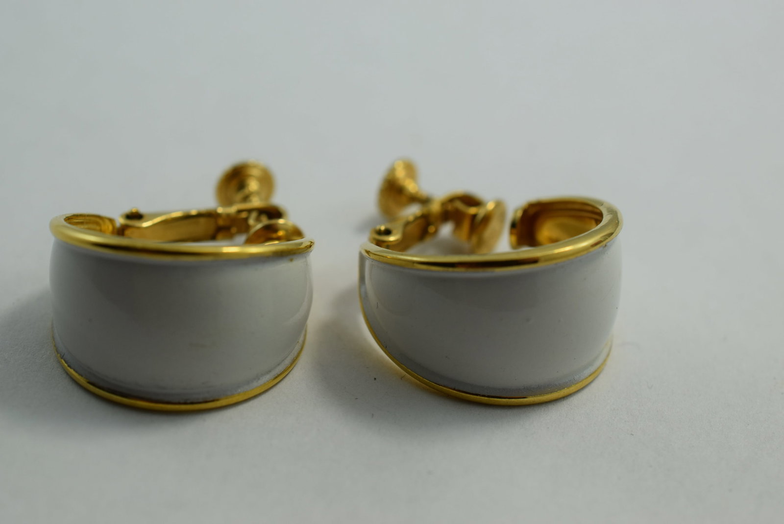 Napier Clip Back Adjustable Screw Back Enamel Earrings Vintage Lot # KN 416: Napier Clip Back Adjustable Screw Back Enamel Earrings Vintage Signed
