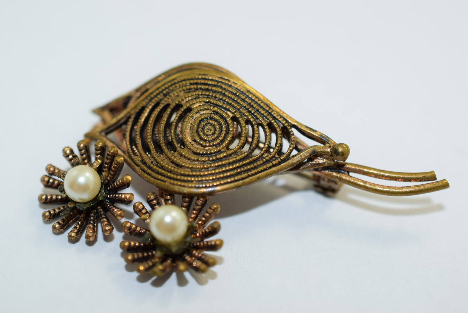 Filigree Swirl Flower Brooch Pin 1940's 1 7/8" Vintage Lot # KN 451: Filigree Swirl Flower Brooch Pin 1940's 1 7/8" Vintage