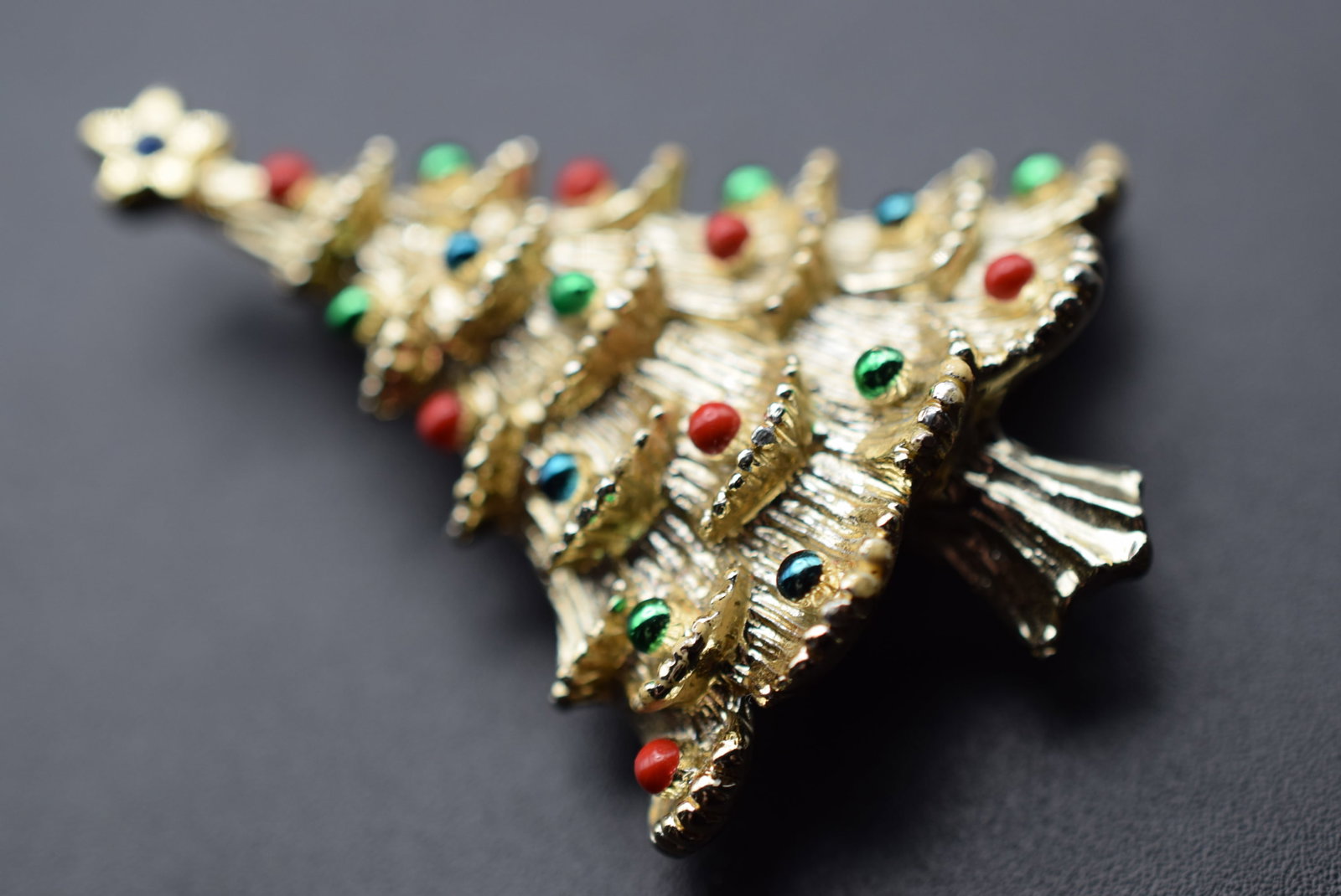 Gerrys Enamel Christmas Tree Brooch Pin Vintage 1950's Lot EH 465: Gerrys Enamel Christmas Tree Brooch Pin Vintage 1950's measures 2 1/4" x 1 5/8" signed Gerrys