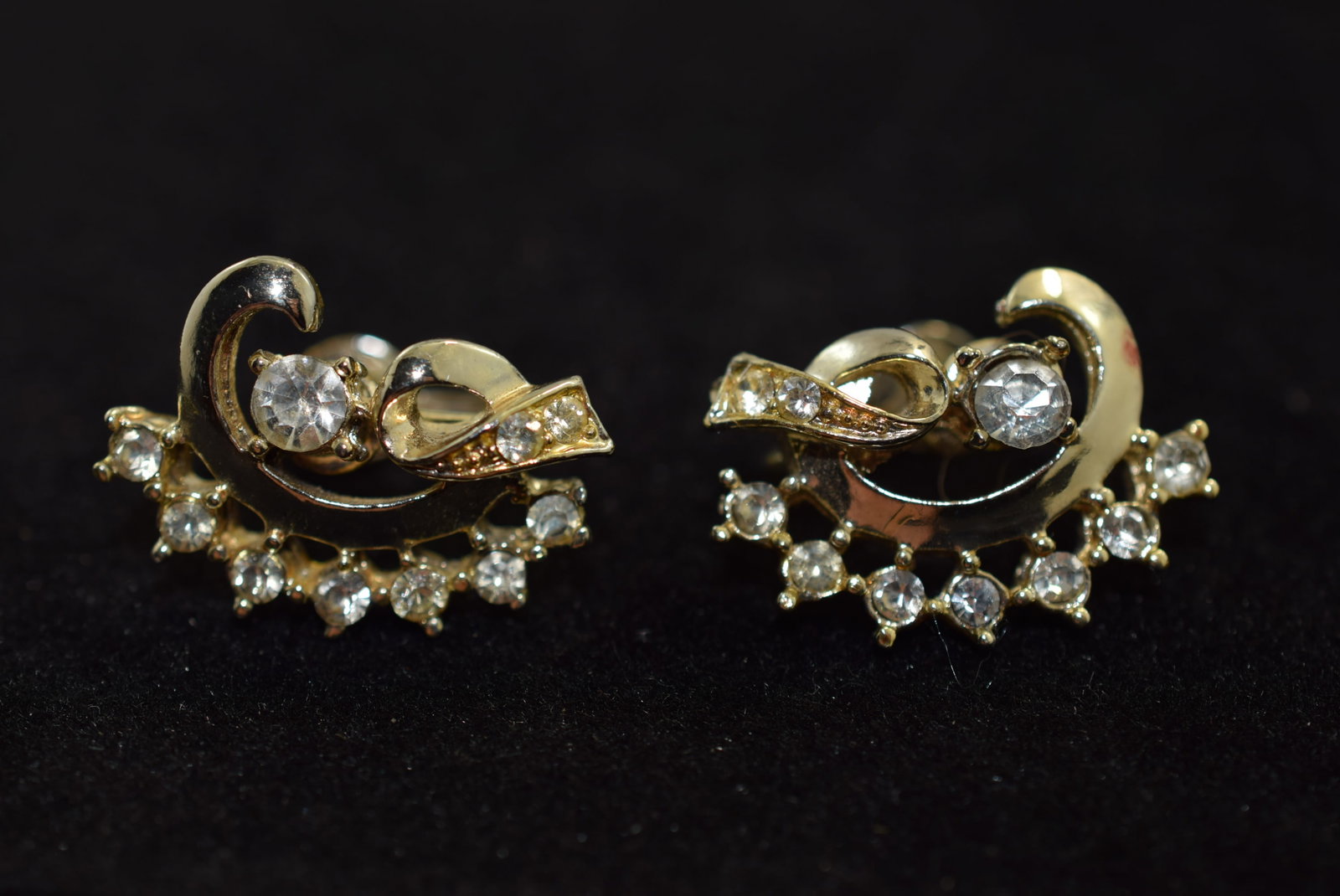 Coro Signed Screw Back Rhinestone Earrings 1" 1940's Vintage Lot # KN 471 (1 of 3)