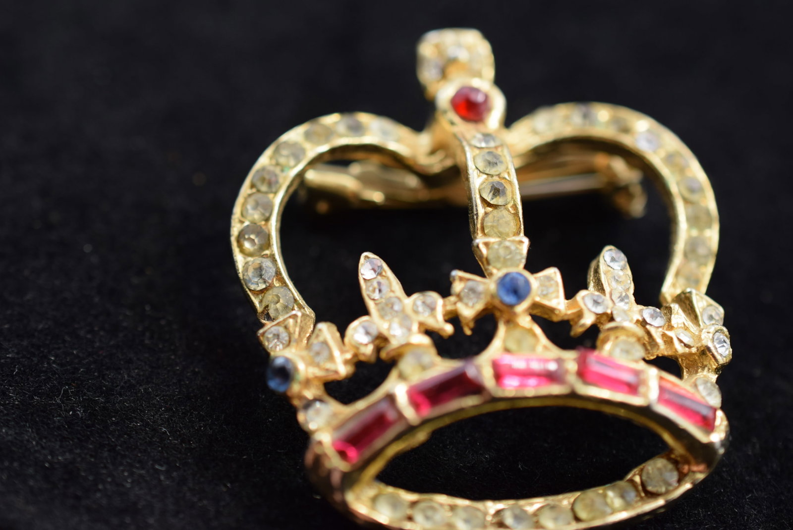 Crown Regal Brooch Pin Royal Rhinestone 1 3/4" 1940's Vintage Lot # KN 475 (1 of 2)