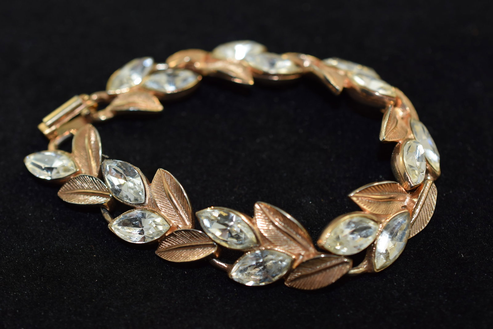 Trifari Rhinestone Bracelet 1950's unsigned Vintage Lot # KN 479: Trifari Rhinestone Bracelet 1950's unsigned Vintage Beauty 7 3/4"