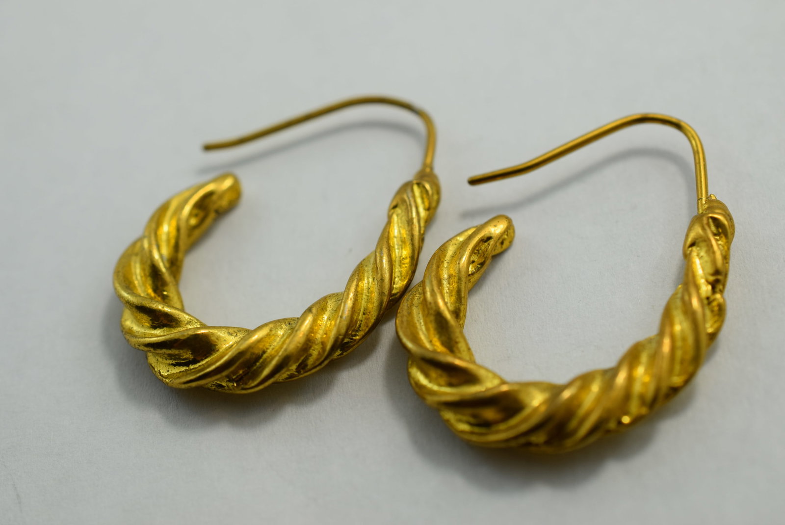 Hoop Pierced Earrings 1" Vintage Lot # KN 495 (1 of 2)