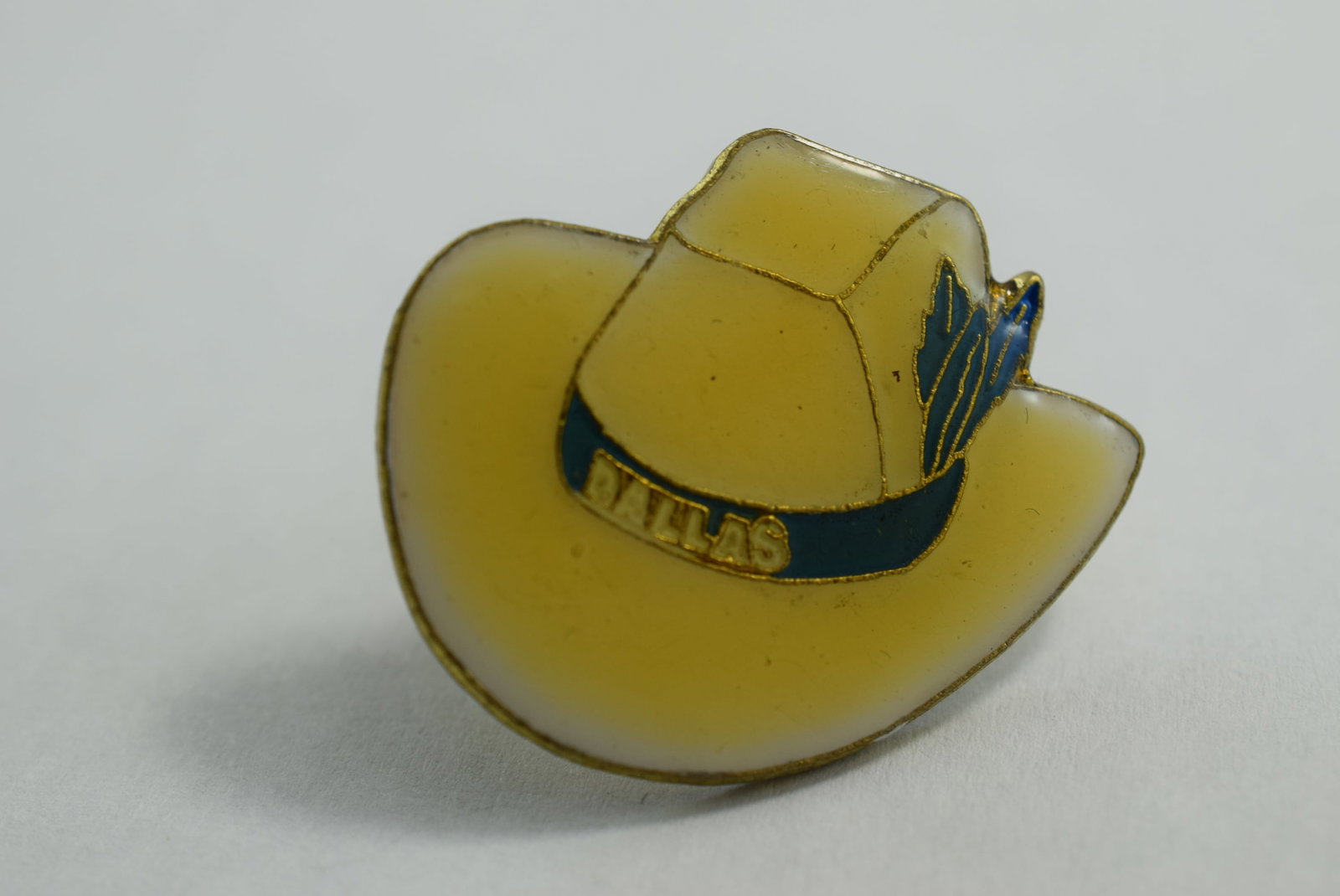 1940's Souvenir Brooch Pin Dallas 1 1/8" Vintage Lot # KN 500 (1 of 2)