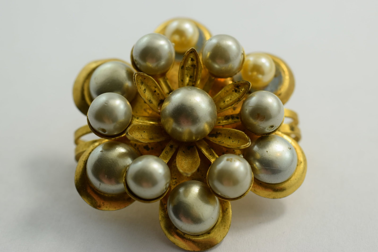 Pearl Faux Scarf Clip 1940's 1 7/8" Vintage Lot # KN 501: Pearl Faux Scarf Clip 1940's 1 7/8" Vintage